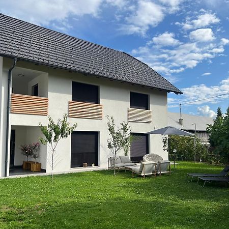Aura Apartments Жировниця Екстер'єр фото