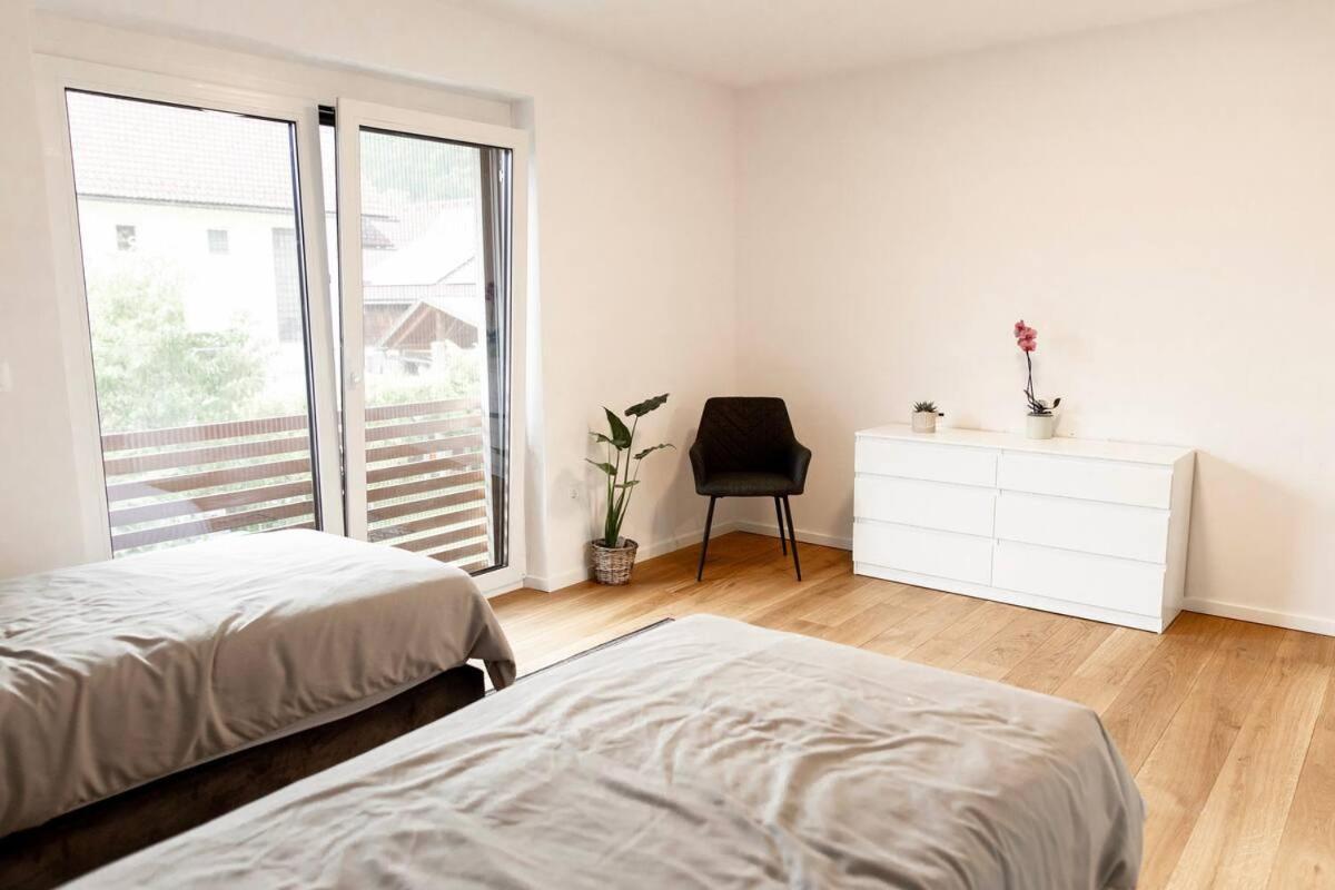 Aura Apartments Жировниця Екстер'єр фото