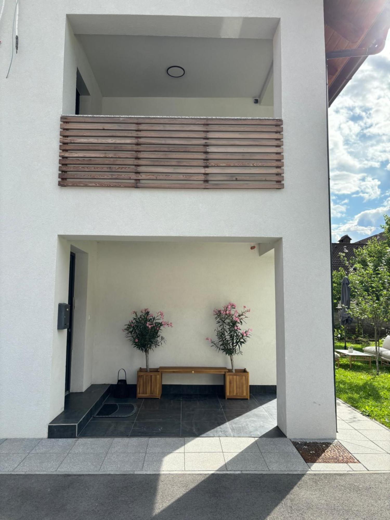 Aura Apartments Жировниця Екстер'єр фото