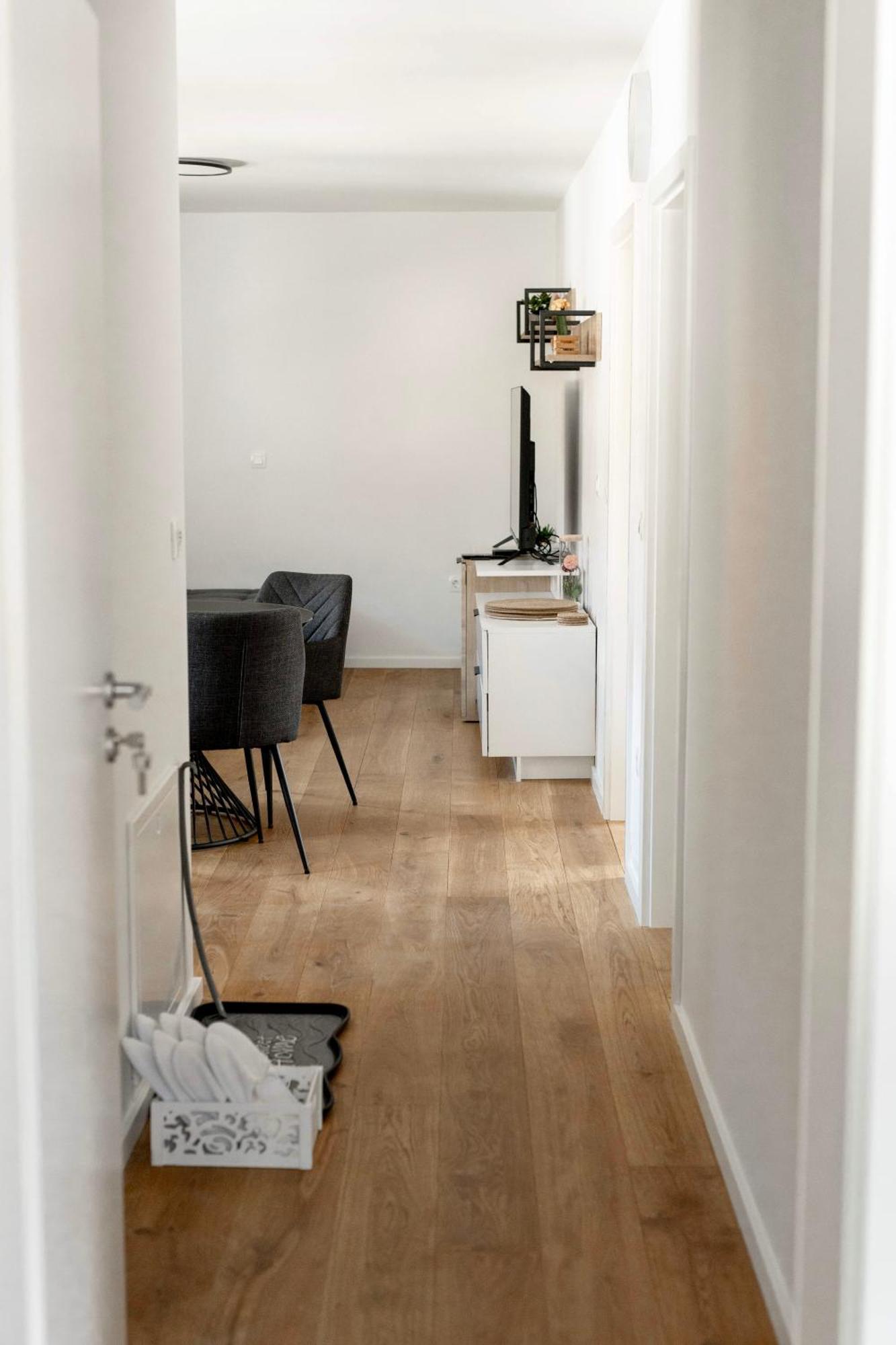 Aura Apartments Жировниця Екстер'єр фото