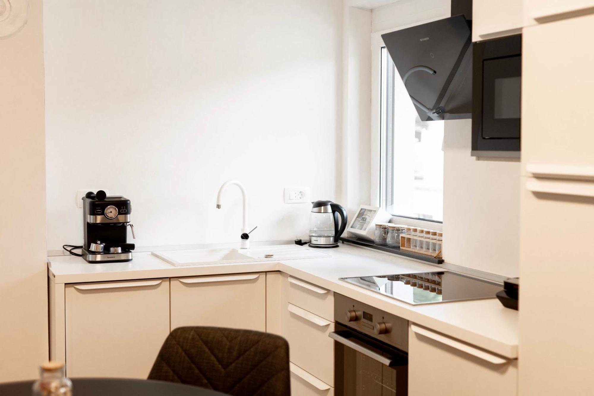 Aura Apartments Жировниця Екстер'єр фото