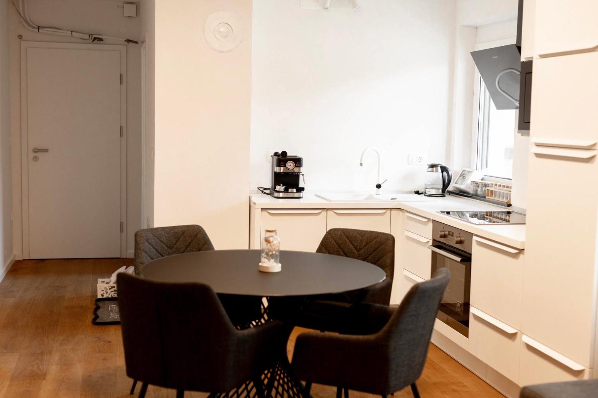 Aura Apartments Жировниця Екстер'єр фото
