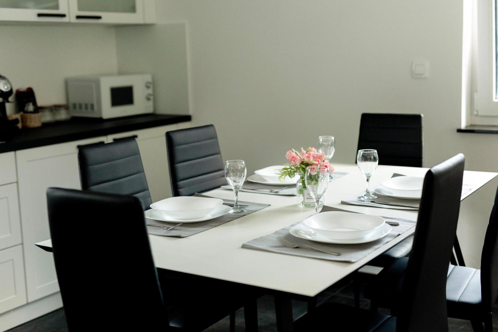 Aura Apartments Жировниця Екстер'єр фото